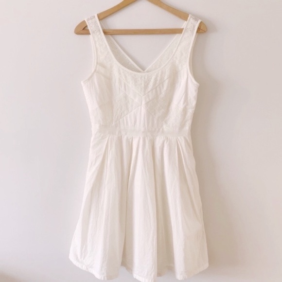 American Eagle Off White Eyelet Dress Size 4 - Picture 1 of 3